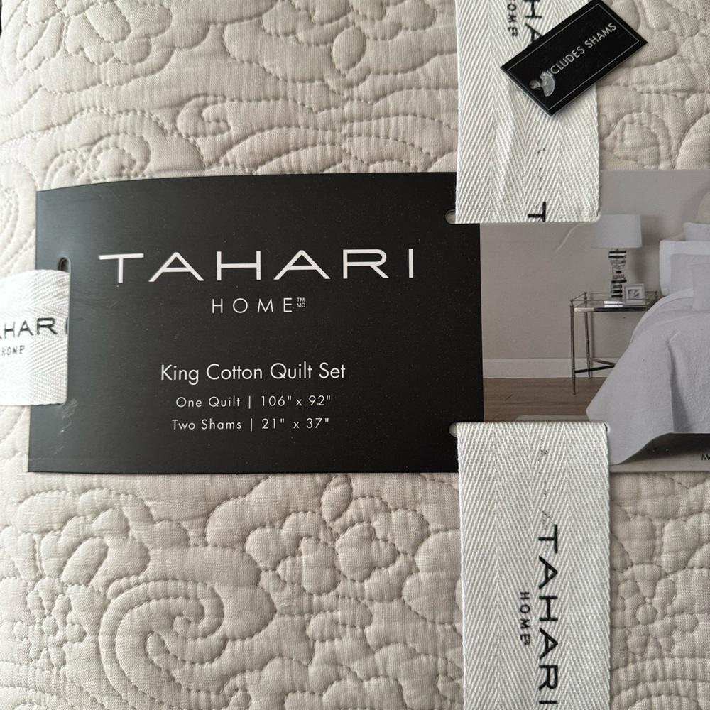 🎉LAST‎ PIECE🎉TAHARI HOME Embroidered Floral Quilt Set - Picture 6 of 7